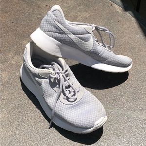 Tanjun gray Nike sneakers white mesh 10.5